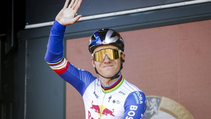 MAASTRICHT - Remco Evenepoel (Red Bull - BORA - hansgrohe) tijdens de ploegenpresentatie voorafgaand aan de start van de Amstel Gold Race 2026 in Maastricht. VINCENT JANNINK / ANP