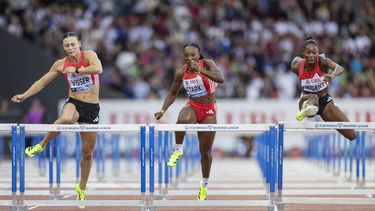 epa12330777 Ackera Nugent of Jamaica, right, on her way to winning the 100m hurdles Womennext to Grace Stark of United States, center, and Nadine Visser of Netherlands at the World Athletics Diamond League final 2025 athletics meeting in Zurich, Switzerland, 28 August 2025.  EPA/MICHAEL BUHOLZER