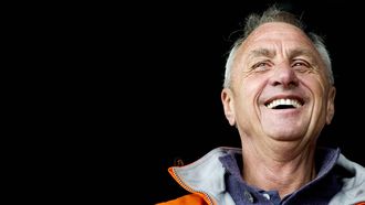 AMSTERDAM - Johan Cruijff tijdens de start van de finale van de landelijke Cruyff Courts. ANP KOEN VAN WEEL