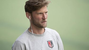 AMSTERDAM - Coach Robert Tigges (Amsterdam) tijdens de eerste finalewedstrijd in de play offs hockey. De vrouwen van Amsterdam en Den Bosch maken in een best of three uit wie zich kampioen van Nederland mag noemen. 

ANP WILLEM VERNES