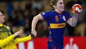 INNSBRUCK - De Nederlandse handbalster Laura Van der Heijden in actie tegen Oekraine tijdens de derde groepswedstrijd op het EK handbal. ANP RONALD HOOGENDOORN