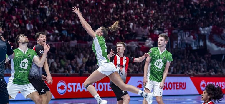 ROTTERDAM - Koen van Roekel, Rosalie Peet, Jeffrey van Huenen van DVO tegen Jordi van Elburg, Lindsy Krop van Fortuna tijdens de finale van de Korfbal League in Rotterdam Ahoy. De korfballers van DVO uit Bennekom veroverden voor het eerst de Nederlandse titel in de zaal. RONALD HOOGENDOORN / ANP