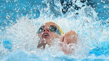 Australia's Kaylee McKeown competes in the final of the women's 4x100m medley relay swimming event during the Paris 2024 Olympic Games at the Paris La Defense Arena in Nanterre, west of Paris, on August 4, 2024. 
Oli SCARFF / AFP