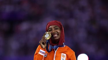 Gold medallist Netherlands' Sifan Hassan poses during the podium ceremony for the women's marathon of the athletics event during the closing ceremony of the Paris 2024 Olympic Games at the Stade de France, in Saint-Denis, in the outskirts of Paris, on August 11, 2024. 
Franck FIFE / AFP