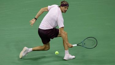 epa13216330 Alexander Zverev of Germany in action against Alejandro Tabilo of Chile during the Men’s Singles third round of the US Open Tennis Championships  in Flushing Meadows, New York, USA, 05 September 2026.  EPA/BRIAN HIRSCHFELD