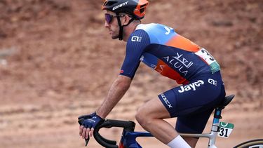 Team Jayco Alula's British rider Simon Yates rides during the third stage of Al-Ula Tour cycling race at near Al-Ula on February 1, 2024. 
Anne-Christine POUJOULAT / AFP