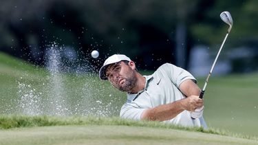 epa11578372 Scottie Scheffler of the US hits from a green side bunker on the first hole during the final round of the 2024 Tour Championship golf tournament at the East Lake Golf Club in Atlanta, Georgia, USA, 01 September 2024.  EPA/ERIK S. LESSER