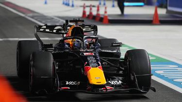 epa13296350 Red Bull Racing driver Max Verstappen of Netherlands drives in the pit lane during the 2026 Formula 1 Singapore Grand Prix at the Marina Bay Street Circuit in Singapore, 11 October 2026.  EPA/NG HAN GUAN / POOL