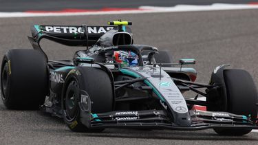 epa11925197 Mercedes driver Andrea Kimi Antonelli of Italy in action during the Formula 1 pre-season testing at Bahrain International Circuit in Sakhir, Bahrain, 26 February 2025.  EPA/ALI HAIDER