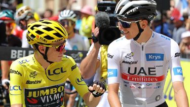 2023-07-22 13:47:48 Jumbo-Visma's Danish rider Jonas Vingegaard wearing the overall leader's yellow jersey (L) and UAE Team Emirates' Slovenian rider Tadej Pogacar wearing the best young rider's white jersey (R) await the start of the 20th stage of the 110th edition of the Tour de France cycling race 133 km between Belfort and Le Markstein Fellering, in Eastern France, on July 22, 2023. 
Thomas SAMSON / AFP