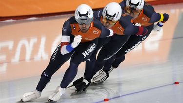 epa11159461 Chris Huizinga, (L-R) Marcel Bosker and Beau Snelllink of the Netherlands compete in the Men’s Team Pursuit event at the ISU World Speed Skating Single Distances Championships in Calgary, Canada, 16 February 2024.  EPA/TODD KOROL
