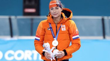 epa12720928 Silver medalist Femke Kok of the Netherlands looks on after the Women's 1000m of the Speed Skating competitions at the Milano Cortina 2026 Winter Olympic Games, in Milan, Italy, 09 February 2026.  EPA/TERESA SUAREZ