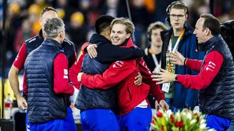 HEERENVEEN -  Stijn van de Bunt reageert na afloop van de 5000m mannen op de eerste dag van het olympisch kwalificatietoernooi langebaanschaatsen in Thialf. ANP ROBIN VAN LONKHUIJSEN
