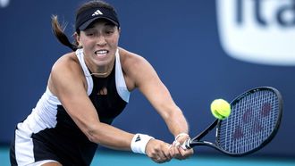 epa11241563 Jessica Pegula of USA in action against Leylah Fernandez of Canada during the women's third round of the 2024 Miami Open tennis tournament at the Hard Rock Stadium in Miami, Florida, USA, 24 March 2024.  EPA/CRISTOBAL HERRERA-ULASHKEVICH