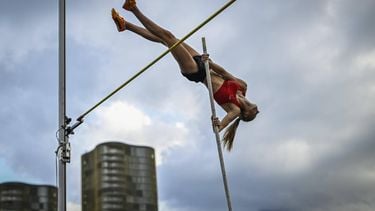 epaselect epa12239742 Marijn Kieft of the Netherlands in action during the women's pole vault competition at the International Athletics Meeting in Lucerne, Switzerland, 15 July 2025.  EPA/GIAN EHRENZELLER