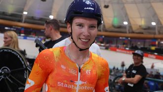 Netherlands' #34 Lorena Wiebes celebrates after winning the women's scratch 10km final during the 2025 UCI Track World Championships at the Peñalolen Velodrome, in Santiago, on October 22, 2025. 
Javier TORRES / AFP