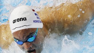 epa12280653 Nyls Korstanje of Team Netherlands competes in the Men's 4x100m Medley Relay Swimming heats at the World Aquatics Championships Singapore 2025 in Singapore, 03 August 2025.  EPA/RUNGROJ YONGRIT