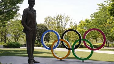 2023-04-21 12:15:45 epa10583437 The statue of Pierre de Coubertin, founder of the International Olympic Committee (IOC), is installed by the Olympic Rings monument near the National Stadium, the venue of the opening and closing ceremonies of Tokyo 2020 Olympics and Paralympics, in Tokyo, Japan, 21 April 2023. Former chairman of AOKI Holdings and defendant Hironori Aoki was judged by the Tokyo District Court on 21 April 2023, handing the defendant a two and a half year suspended sentence in the aftermath of a Tokyo Olympic bribery scandal case. This is the first time that a verdict has been handed down in Tokyo Olympic bribery cases.  EPA/KIMIMASA MAYAMA