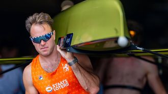 AMSTERDAM -  Jan van der Bij met de mannen acht voorafgaand aan de finale voor de mannen acht op de zevende en laatste dag van de wereldkampioenschappen roeien op de Bosbaan in het Amsterdamse Bos. IRIS VAN DEN BROEK / ANP