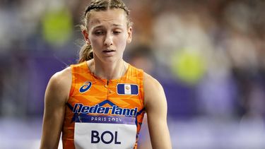 PARIJS - Femke Bol na het behalen van de bronzen medaille tijdens de finale van de 400 meter horden tijdens de olympische atletiekwedstrijden. ANP ROBIN VAN LONKHUIJSEN