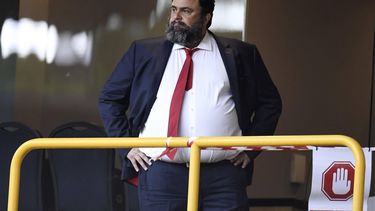 epa08588367 Evangelos Marinakis, owner of Olympiakos prior to the UEFA Europa League Round of 16 second leg match between Wolverhampton Wanderers and Olympiacos in Wolverhampton, Britain, 06 August 2020.  EPA/PETER POWELL