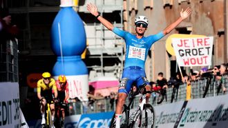 epa12819224 Mexican rider Isaac Del Toro of team UAE Team Emirates XRG wins the 6th stage of the Tirreno-Adriatico cycling race over 188km from San Severino Marche to Camerino, Italy, 14 March 2026.  EPA/ROBERTO BETTINI