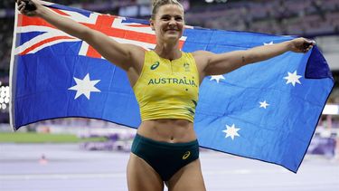 epa11535006 Nina Kennedy of Australia celebrates after winning the Women Pole Vault final of the Athletics competitions in the Paris 2024 Olympic Games, at the Stade de France stadium in Saint Denis, France, 07 August 2024.  EPA/RONALD WITTEK