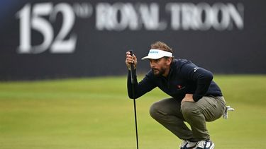 Netherland's Joost Luiten lines up a putt on the 18th green on the opening day of the 152nd British Open Golf Championship at Royal Troon on the south west coast of Scotland on July 18, 2024. 
Paul ELLIS / AFP