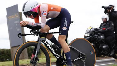 2023-08-10 16:23:58 Netherland's Demi Vollering takes part in the women's Individual Time Trial in Stirling during the UCI Cycling World Championships in Scotland on August 10, 2023. 
Adrian DENNIS / AFP