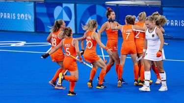PARIJS - De Nederlandse hockeyvrouwen tijdens de groepswedstrijd  tegen Duitsland op de Olympische Spelen in Frankrijk. ANP IRIS VAN DEN BROEK