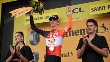 epa12247749 Dutch rider Thymen Arensman of INEOS Grenadiers team celebrates on the podium after winning the 14th stage of the Tour de France cycling race over 182.6km from Pau to Luchon-Superbagneres, France, 19 July 2025.  EPA/CHRISTOPHE PETIT TESSON