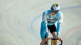 APELDOORN - Harrie Lavreysen in actie tijdens de halve finale sprint bij de UCI Track Champions League in Omnisport. Het was de derde ronde van de baanwielrenwedstrijd. ANP IRIS VAN DEN BROEK