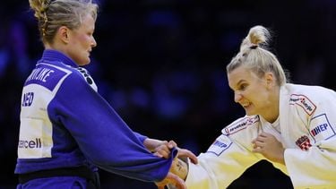 Croatia's Lara Cvjetko (white) competes against Netherlands' Sanne Van Dijke in the women's under 70 kg round of 32 at the World Judo Championships in Baku on October 8, 2026. 
Anne-Christine POUJOULAT / AFP
