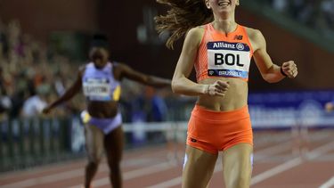 2023-09-08 20:45:17 epa10849151 Femke Bol of the Netherlands in action to win in action the 400m Hurdles Women race at the IAAF Diamond League Memorial Van Damme athletics meeting in Brussels, Belgium, 08 September 2023.  EPA/OLIVIER HOSLET