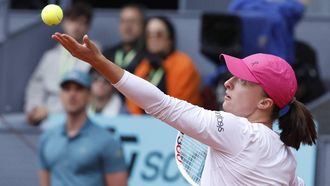 epa11314486 Iga Swiatek of Poland in action during her semifinal match against Madison Keys of USA at the Madrid Open tennis tournament in Madrid, Spain, 02 May 2024.  EPA/Chema Moya