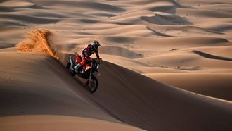 Red Bull KTM Factory Racing's Argentinian rider Kevin Benavides competes during Stage 2 of the Dakar Rally 2024, between Al Henakiyah and Al Duwadimi, Saudi Arabia, on January 7, 2024. 
PATRICK HERTZOG / AFP