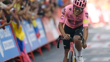Team EF Education's Richard Carapaz crosses the finish in second place at the end of the stage 9 of La Vuelta a Espana cycling tour, a 178,5 km race between Motril and Granada, on August 25, 2024.   
Jorge GUERRERO / AFP
