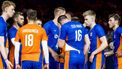 2023-06-25 18:24:01 ROTTERDAM - Siebe Korenblek van Nederland, Robbert Andringa van Nederland, Wouter ter Maat van Nederland, Bennie Junior Tuinstra van Nederland en Wessel Keemink van Nederland reageren na het verliezen van de Nations League volleybalwedstrijd tussen Nederland en Servië. ANP SEM VAN DER WAL