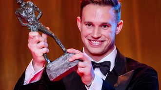 ARNHEM - Harrie Lavreysen op het podium na het winnen van Sportman van het jaar 2024 tijdens de uitreiking van de sportprijzen tijdens het NOC*NSF Sportgala. ANP ROBIN VAN LONKHUIJSEN