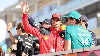 epa10995793 Spanish Formula One driver Carlos Sainz Jr of Scuderia Ferrari (C) waves during the drivers' parade ahead of the Formula 1 Abu Dhabi Grand Prix in Abu Dhabi, United Arab Emirates, 26 November 2023.  EPA/ALI HAIDER