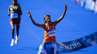 PARIJS - Sifan Hassan wint de marathon voor de vrouwen tijdens de Olympische Spelen. De marathon wordt traditiegetrouw in het laatste weekend van de Spelen gelopen. ANP ROBIN VAN LONKHUIJSEN