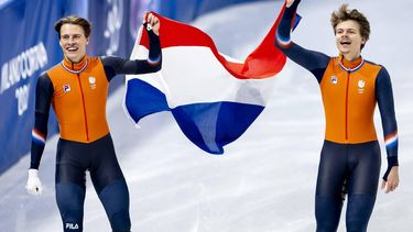 MILAAN - Jens van 't Wout en Melle van 't Wout tijdens de finale 500 meter bij het shorttrack schaatsen in de Milano Ice Skating Area op de Olympische Winterspelen van Milaan. IRIS VAN DEN BROEK / ANP
