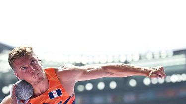 Netherlands' Sven Roosen competes in the men's decathlon shot put of the athletics event at the Paris 2024 Olympic Games at Stade de France in Saint-Denis, north of Paris, on August 2, 2024. 
Ben STANSALL / AFP
