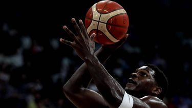 epa10852137 Anthony Edwards of the USA in action during the FIBA Basketball World Cup 2023 third place match between Canada and the USA at the Mall of Asia in Manila, Philippines, 10 September 2023.  EPA/FRANCIS R. MALASIG