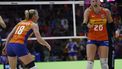 epa12324146 Netherlands's Elles Dambrink (R) and Marrit Jasper (L) celebrate a point against Thailand during the FIVB Women's Volleyball World Championship 2025 Pool A - preliminary phase match between Netherlands and Thailand in Bangkok, Thailand, 26 August 2025.  EPA/RUNGROJ YONGRIT