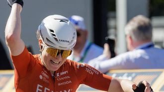 epa12875053 Dutch cyclist Charlotte Kool of team Fenix -Premier Tech, crosses the finish line to win the 130,3 kilometres Scheldeprijs one-day cycling race from Schoten to Schoten, in Schoten, Belgium, 08 April 2026.  EPA/OLIVIER MATTHYS