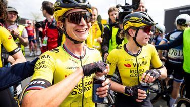 VALKENBURG - Marianne Vos (NED) viert haar overwinning tijdens de Amstel Gold Race 2024 op 14 april 2024 in Valkenburg, Nederland. Deze eendaagse wielerwedstrijd is onderdeel van de UCI WorldTour. ANP MARCEL VAN HOORN