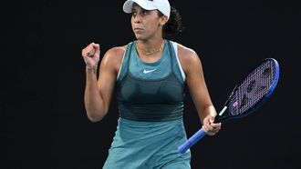 epa11851128 Madison Keys of USA gestures during the Women's Singles final match against Aryna Sabalenka of Belarus at the Australian Open Grand Slam tennis tournament in Melbourne, Australia, 25 January 2025.  EPA/JOEL CARRETT  AUSTRALIA AND NEW ZEALAND OUT