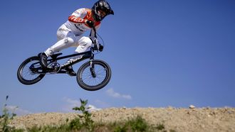 ARNHEM - Niek Kimmann in actie tijdens de vierde wedstrijd om de wereldbeker BMX. ANP ROBIN VAN LONKHUJSEN