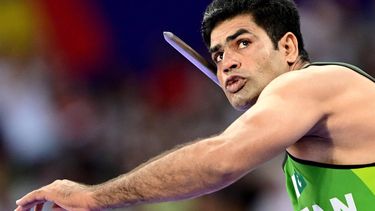 epa11537879 Arshad Nadeem of Pakistan competes in the Men Javelin Throw final event of the Athletics competitions in the Paris 2024 Olympic Games, at the Stade de France stadium in Saint Denis, France, 08 August 2024.  EPA/CHRISTIAN BRUNA